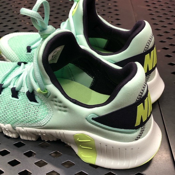 Nike Free Metcon 4 Sneakers - Picture 12 of 15